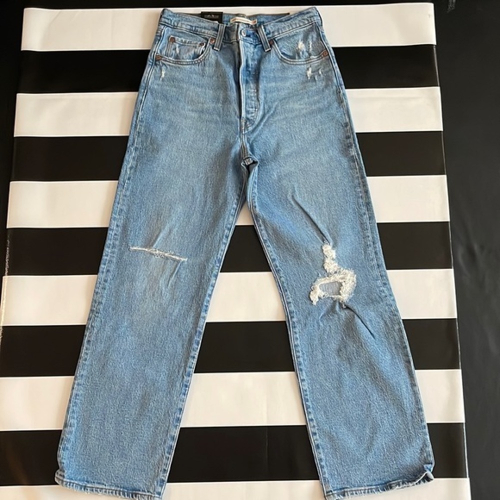 WOMEN’S PREMIUM LEVIS RIBCAGE STRAIGHT ANKLE HIGH RISE JAZZ TIME MEDIUM WASH 28